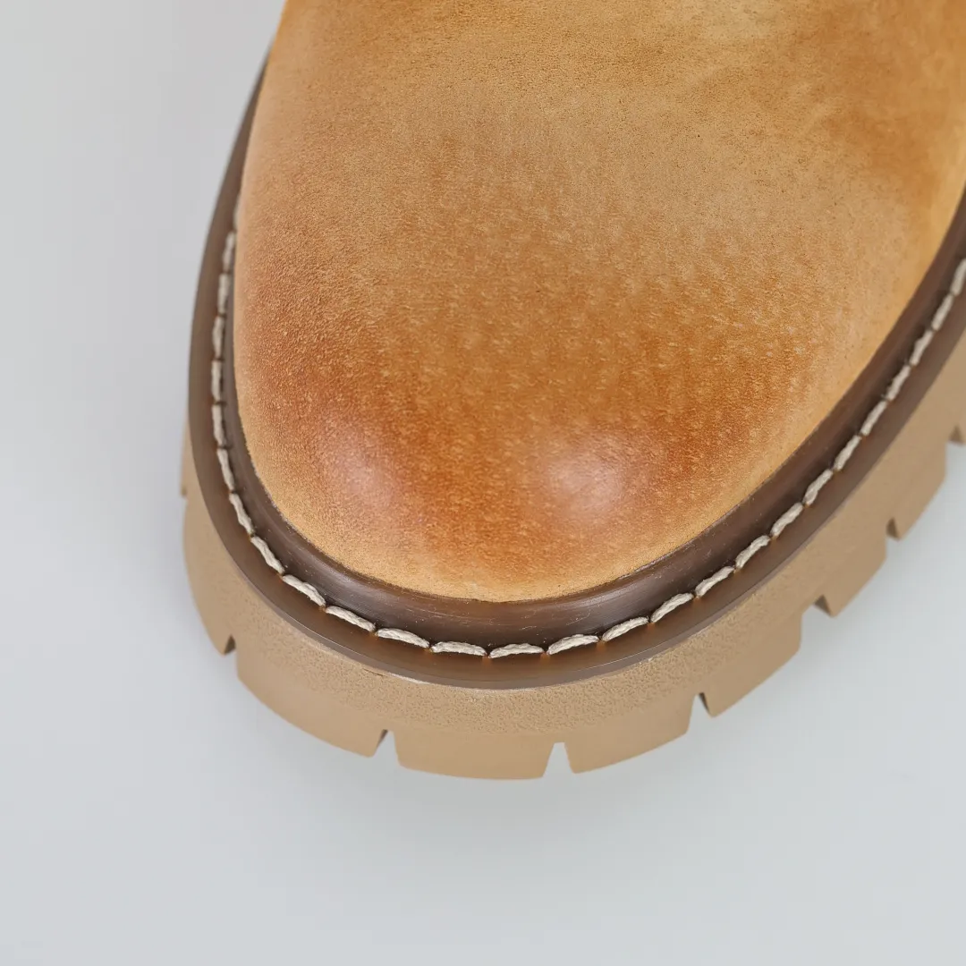 Copy price 💰620 Core recommendation Good price Timberland/Timberland classic outdoor casual rhubarb boots series Guangdong factory quality Original box original packaging The fabric is made of Italian 🇮🇹 top matte fine-grained cowhide. It is paired with anti-odor and anti-corrosion genuine leather latex insoles to give you a perfect wearing experience. The quality is exquisite and durable. A must-have for sportsmen. Specially designed to treat those who are not handsome. High-quality and first-class foot feel. Size: 39 -44 (leather shoe size)